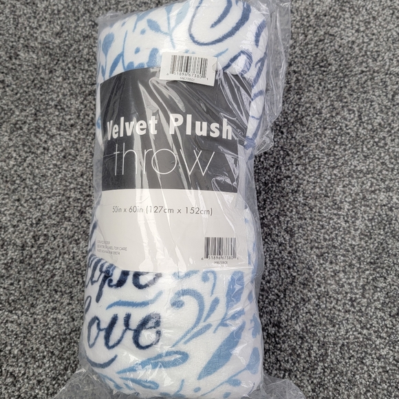 💙NWT! Velvet Plush Throw - Faith Hope Love - Picture 3 of 3